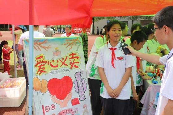 三角咀家园社区巧制腊八蒜 共品腊八粥